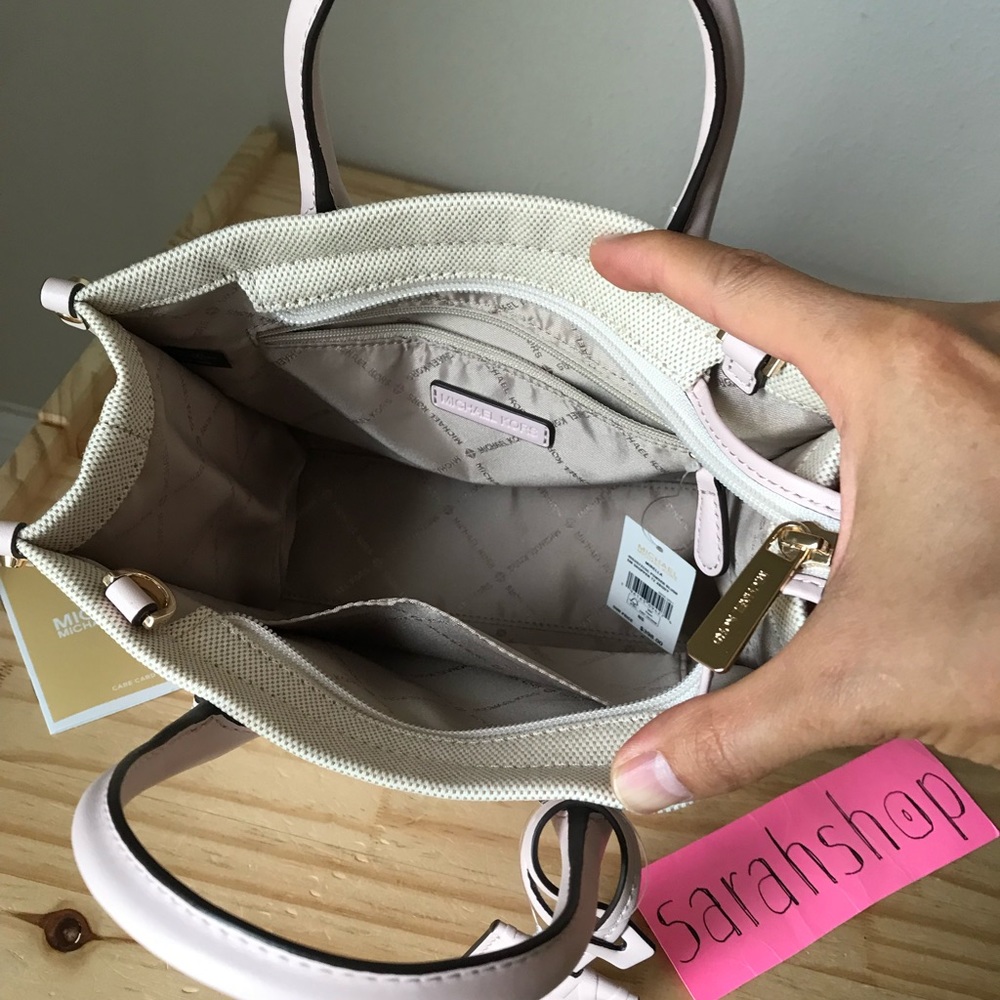🌼Michael Kors Purse - Picture 10 of 14